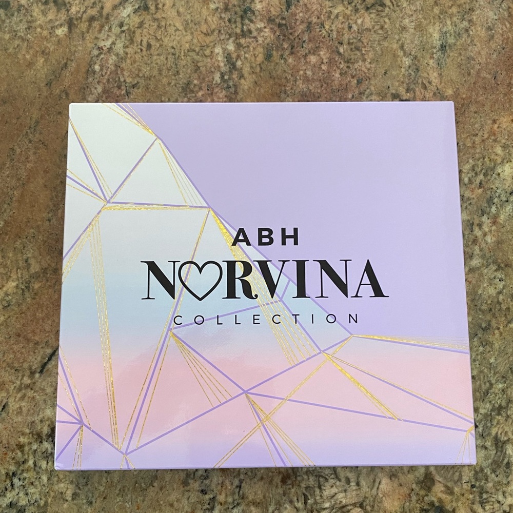 BRAND NEW ABH Norvina pro pigment palette vol. 5
